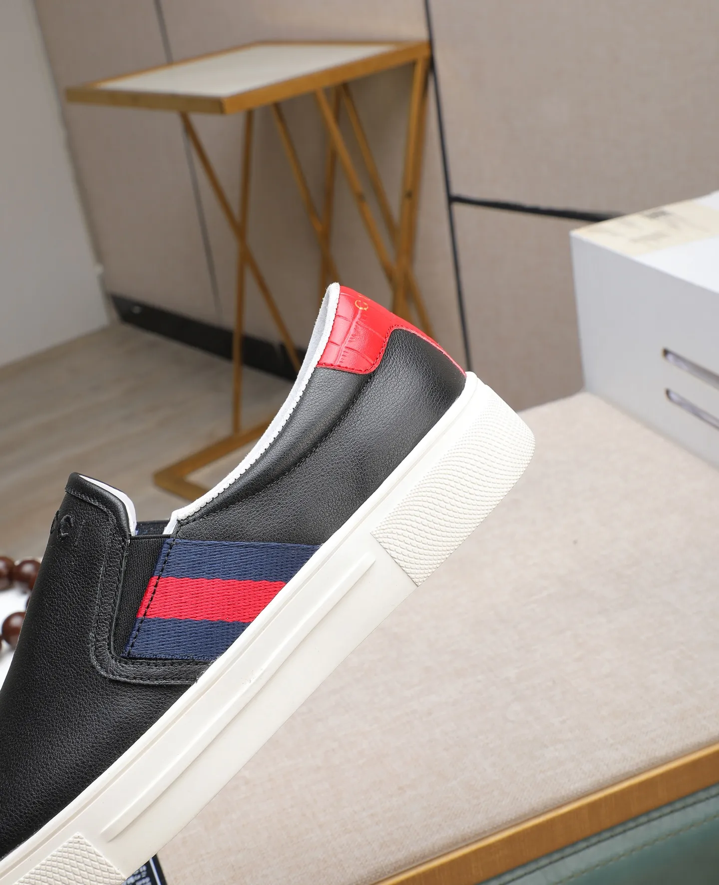 Men's shoes 💰460 GUCCI🔍🔍The latest models are on sale at the same time at the counter. Original calfskin imported from Italy, genuine leather lining, (high-end, extravagant, and classy) with exquisite workmanship. Soles: Original soles specially provided by the original factory. ⚠Exclusive double-layer movable molded soles are super comfortable⚠. Photos of the real thing🎬The real thing is even better🔍🔍"High quality·Follow the order" Code number 38-44